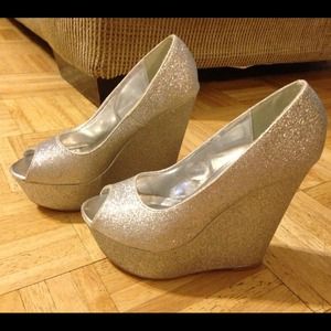 🌟Cute Sparkly Silver Wedges Heels 🌟