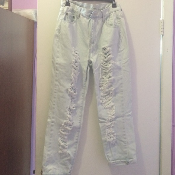 High waisted distressed Boyfriend Jeans