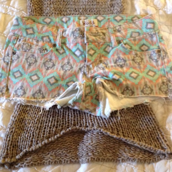 🌸 Azteca shorts 🌸 - Picture 2 of 2