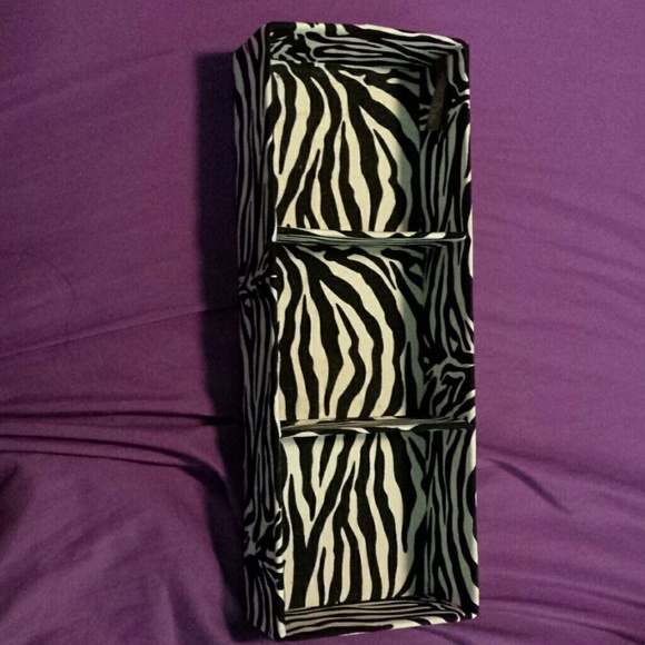 Zebra organizer