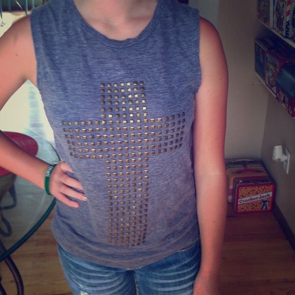 Studded cross tank