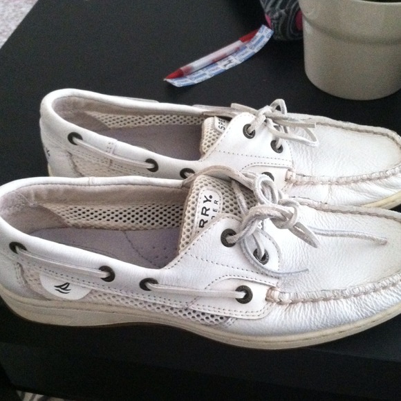Great condition white sperry top-sider shoes!