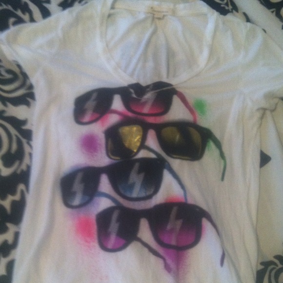 Forever 21 summer neon glasses v neck tee