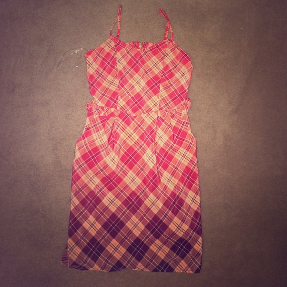 Great dress for the summer very thin!