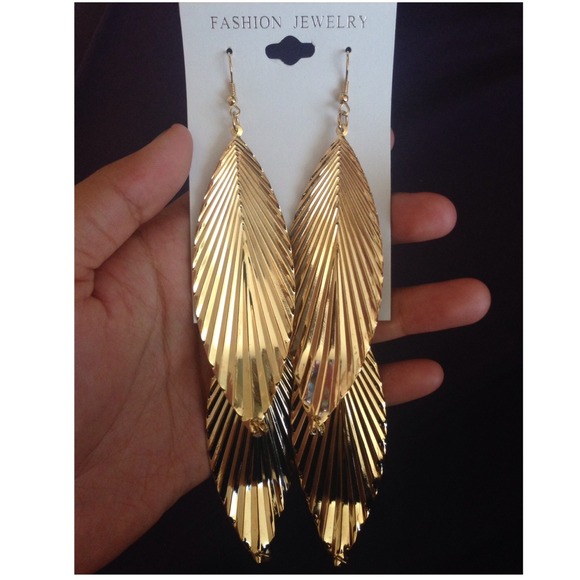 Cute Double Leafed Earingings