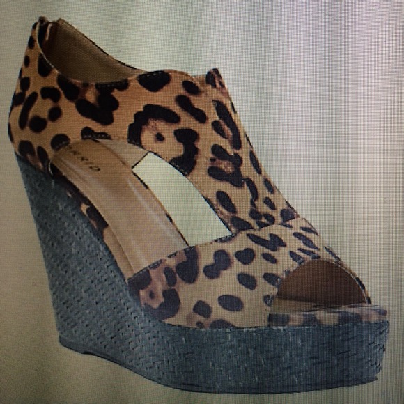 Leopard wedges size 9