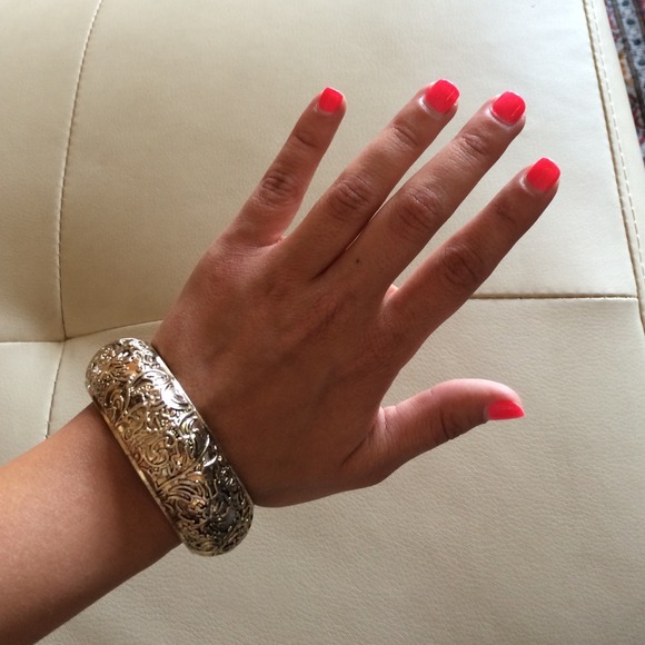 Gold sequence bangle - Picture 2 of 3