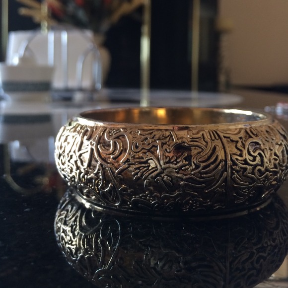 Gold sequence bangle - Picture 3 of 3