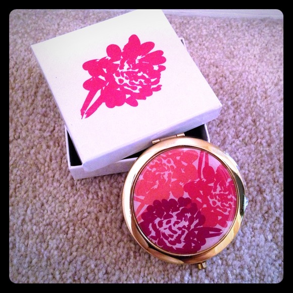 ❌SOLD❌ Compact Mirror