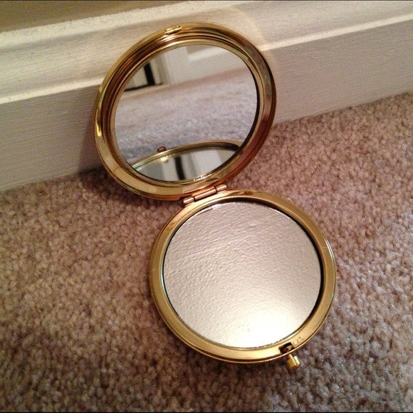 ❌SOLD❌ Compact Mirror - Picture 3 of 4
