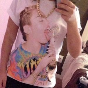 Miley Cyrus concert shirt