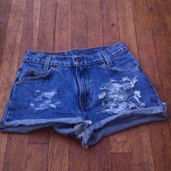 Levi distressed high wasted shorts
