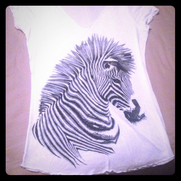 Zebra Graphic V-Neck Tshirt