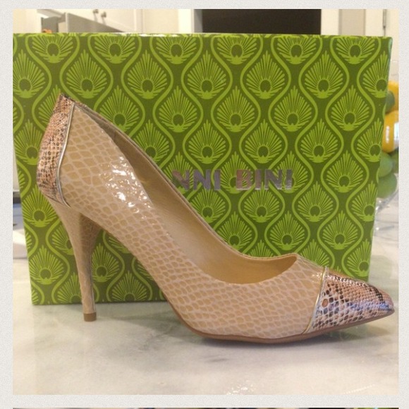 🚫SOLD🚫 Gianni Bini snakeskin pumps