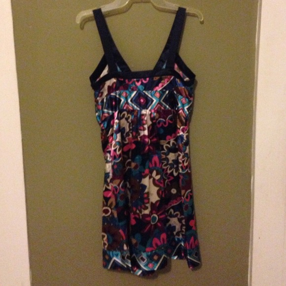 Women's dress - Picture 2 of 2