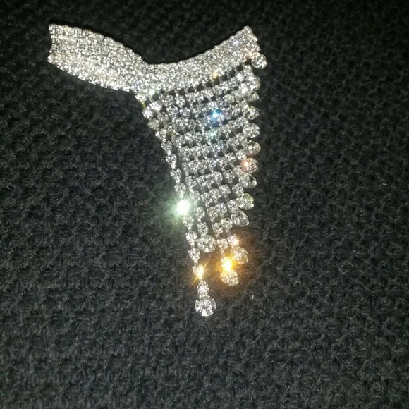 Diamond brooch