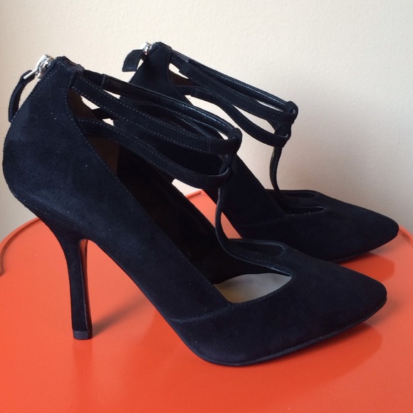 NEW!!! Nine West "Bluette" pump SIZE 8