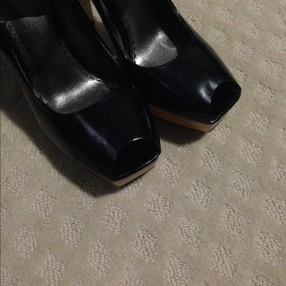 Heels - Picture 2 of 4