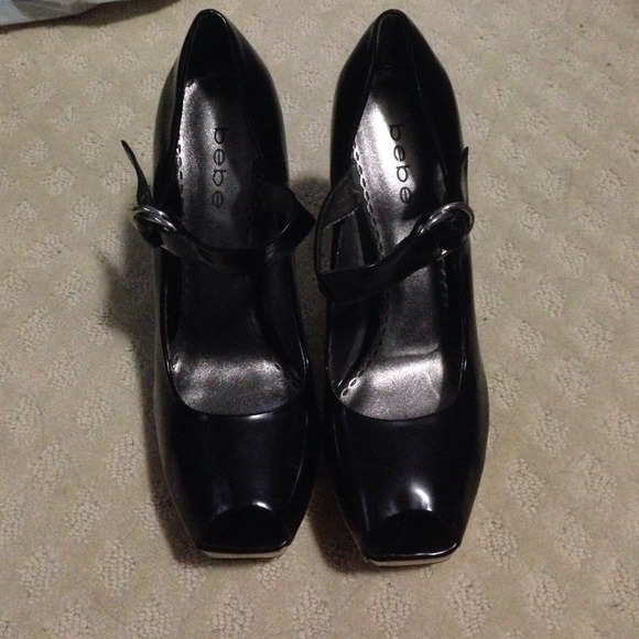 Heels - Picture 4 of 4