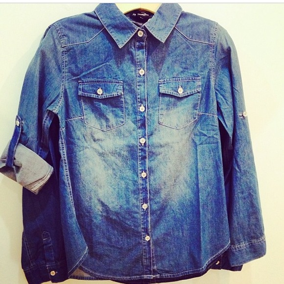 Tops - 💕🌸Denim  Button Up Shirt💕🌸