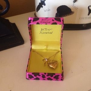 Gold now necklace with heart