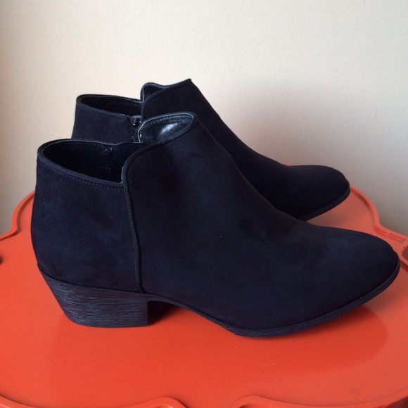 🚫SOLD🚫Simply Vera Black"Wanda" ankle boot SIZE 7
