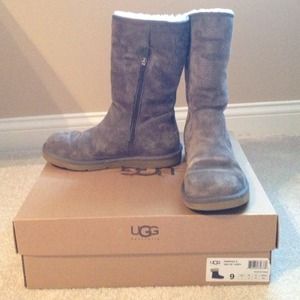 UGG women's Fairfax II Grey Size 9