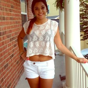 White crop top with lace
