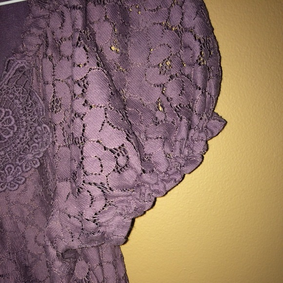 Light purple lace top - Picture 2 of 3
