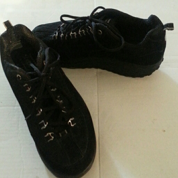 SKECHERS