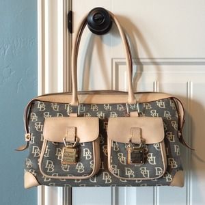 Authentic Dooney & Bourke handbag/tote