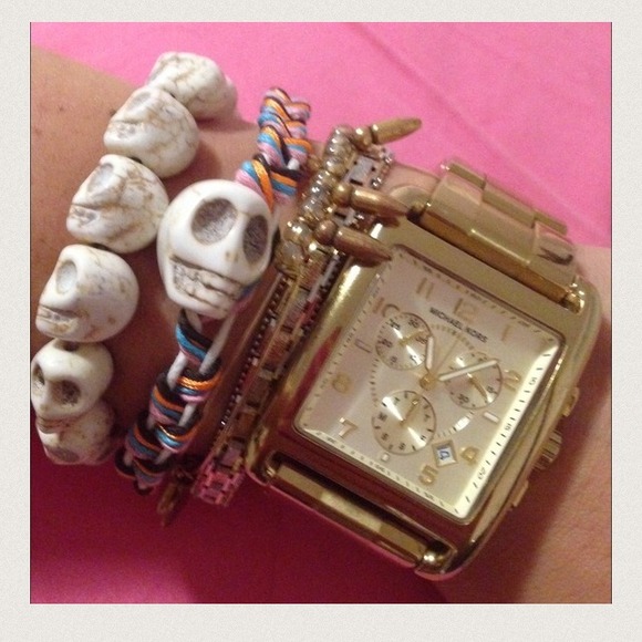 Brandy Melville Jewelry - White Brandy Melville skull bracelet Elastic