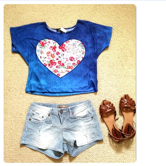 Tops - 🌀blue ombre loose floral heart crop top🌀