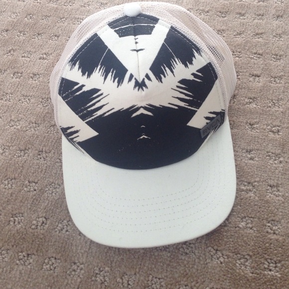 RVCA Accessories - RVCA women's SnapBack