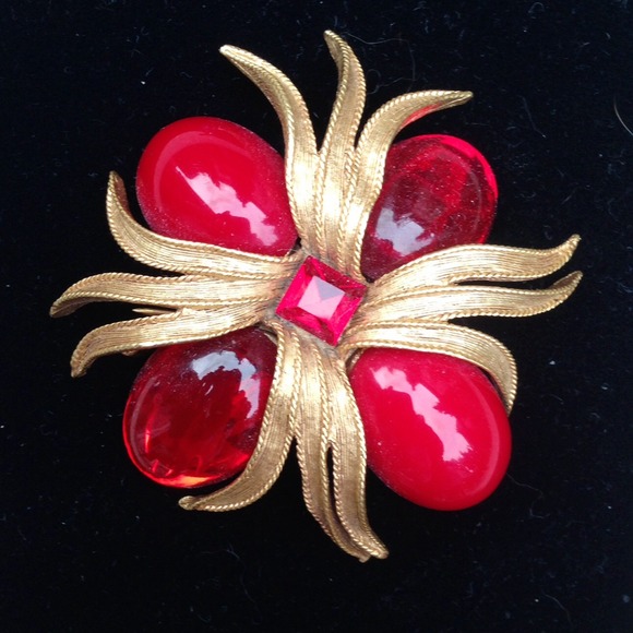 Oscar de la Renta High-doomed 1980s Brooch