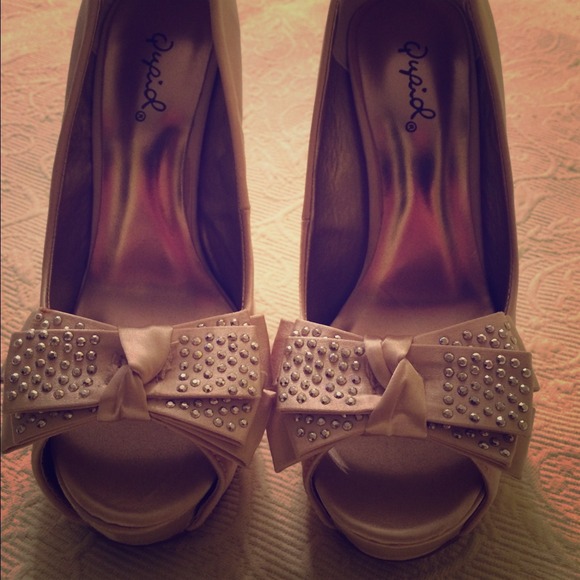 Champagne/Ivory peep toe heels.