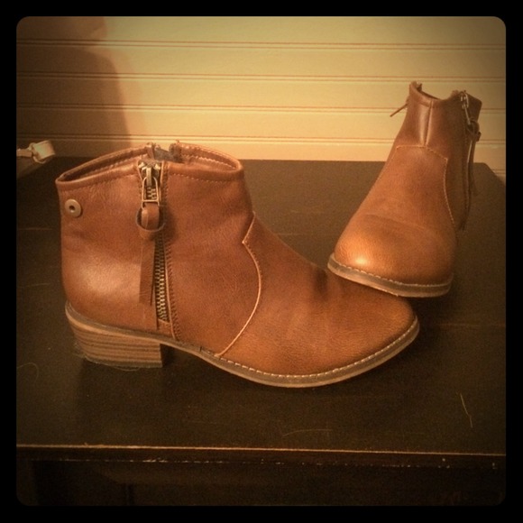 Brown booties ✨