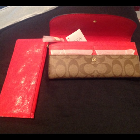 SOLD.        PEYTON SIGNATURE SLIM ENVELOPE WALLET