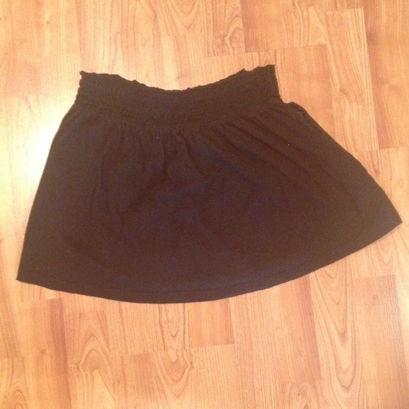 Black Hurley Skirt - Picture 2 of 4