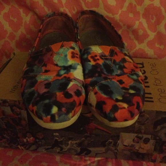 floral toms