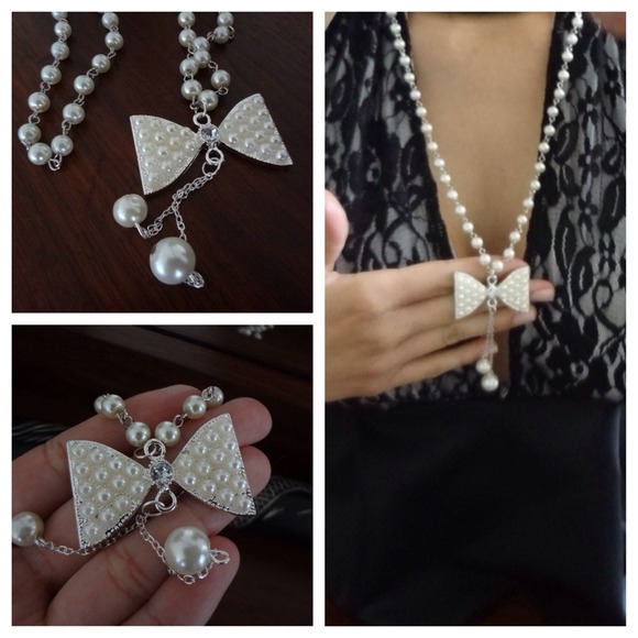 Long butterfly pendant faux pearl fancy necklace - Picture 2 of 4