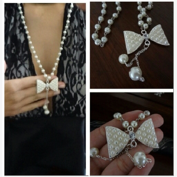 Long butterfly pendant faux pearl fancy necklace - Picture 4 of 4