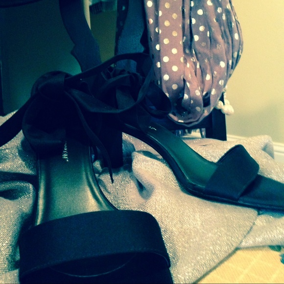 ⭐️💲1⃣0⃣ Black Satin Bow Tie Shoes! 🎀New Price