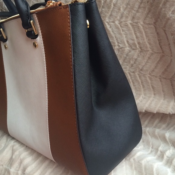 Michael Kors 'Large Sutton Center Stripe' Tote - Picture 4 of 4