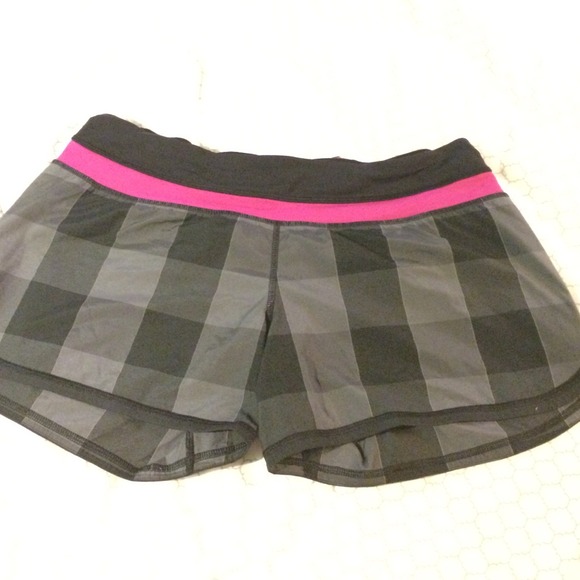 Lululemon groovy run short