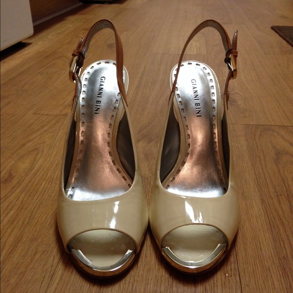 Gianni bini bone colored heels
