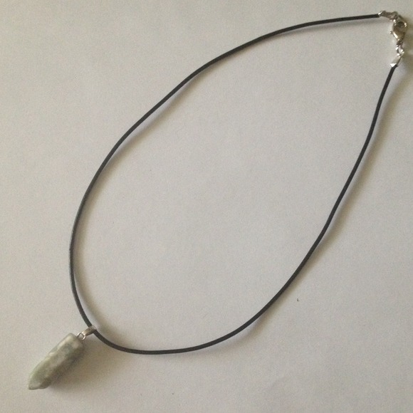 Reduced! 90's limestone quartz leather choker
