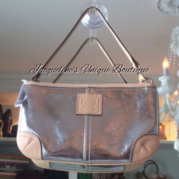 💰SOLD💰 COACH Metallic Silver Lg Wristlet Clutch