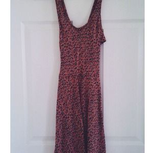 BRANDY MELVILLE FLORAL DRESS W/ CROSSBACK (NWT)