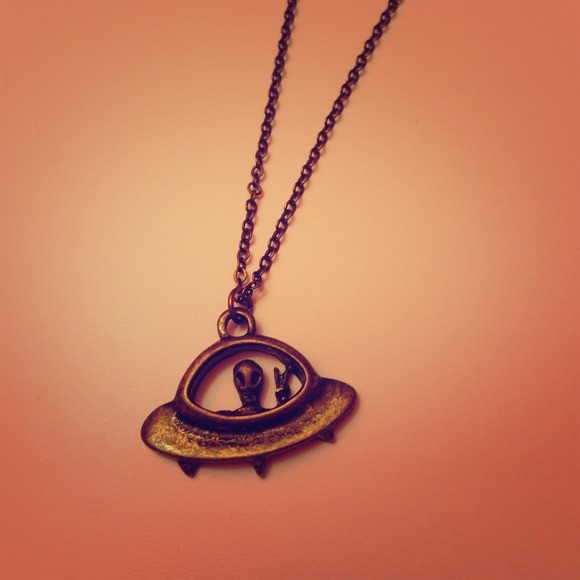 🚫sold🚫UFO necklace